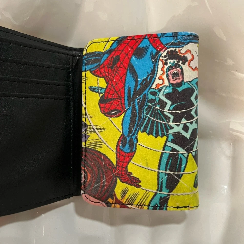Marvel Comic Wallet - Picture 7 of 9